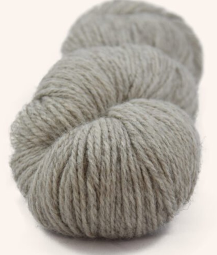 Breigaren 100% Scheerwol NM 6/3 naald 3/4 lichtgrijs